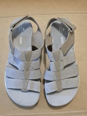 Clarks Women's Strappy Elastic Sandals - Light Gray